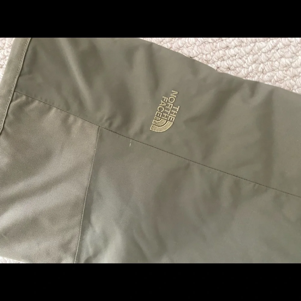 NORTH FACE - Freedom ski pants. Size small. Insulated. - Picture 4 of 6
